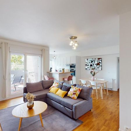 Appartamento Live Like A Local Stylish 2Br With Balcony & Parking Saint-Denis  Esterno foto