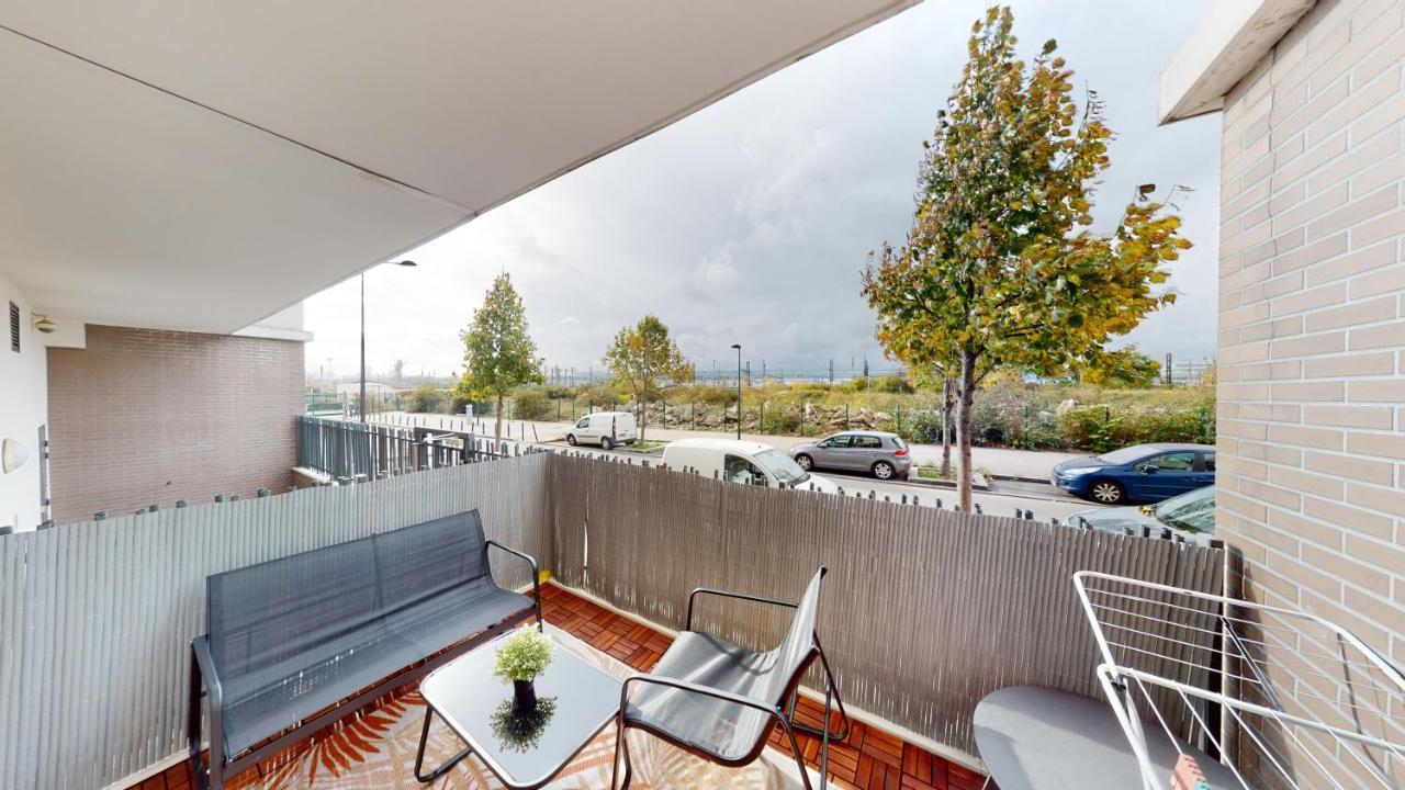Appartamento Live Like A Local Stylish 2Br With Balcony & Parking Saint-Denis  Esterno foto