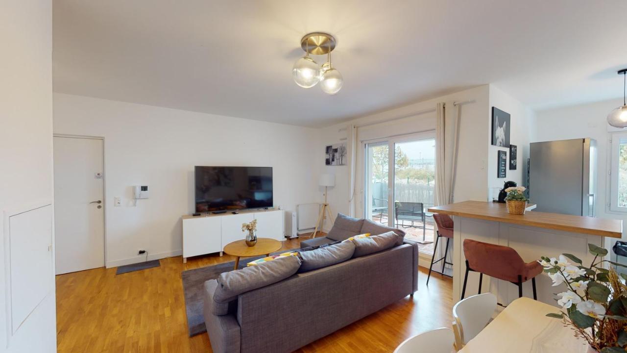 Appartamento Live Like A Local Stylish 2Br With Balcony & Parking Saint-Denis  Esterno foto