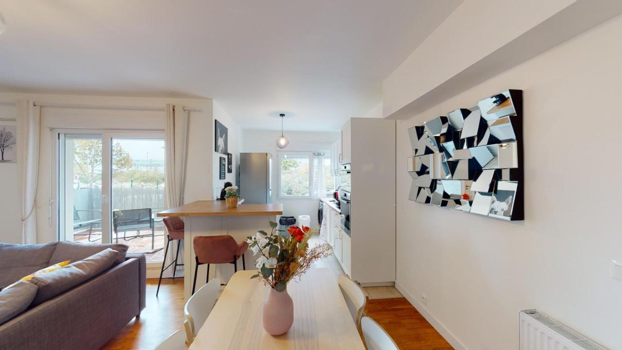 Appartamento Live Like A Local Stylish 2Br With Balcony & Parking Saint-Denis  Esterno foto