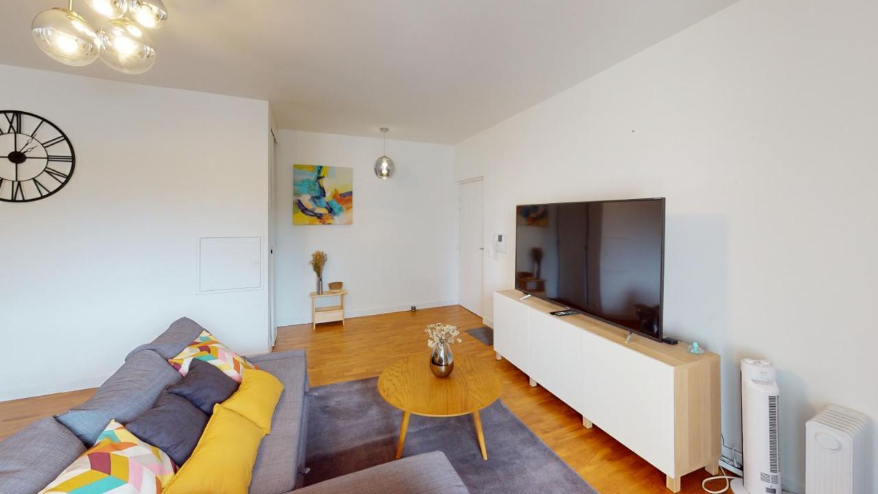 Appartamento Live Like A Local Stylish 2Br With Balcony & Parking Saint-Denis  Esterno foto