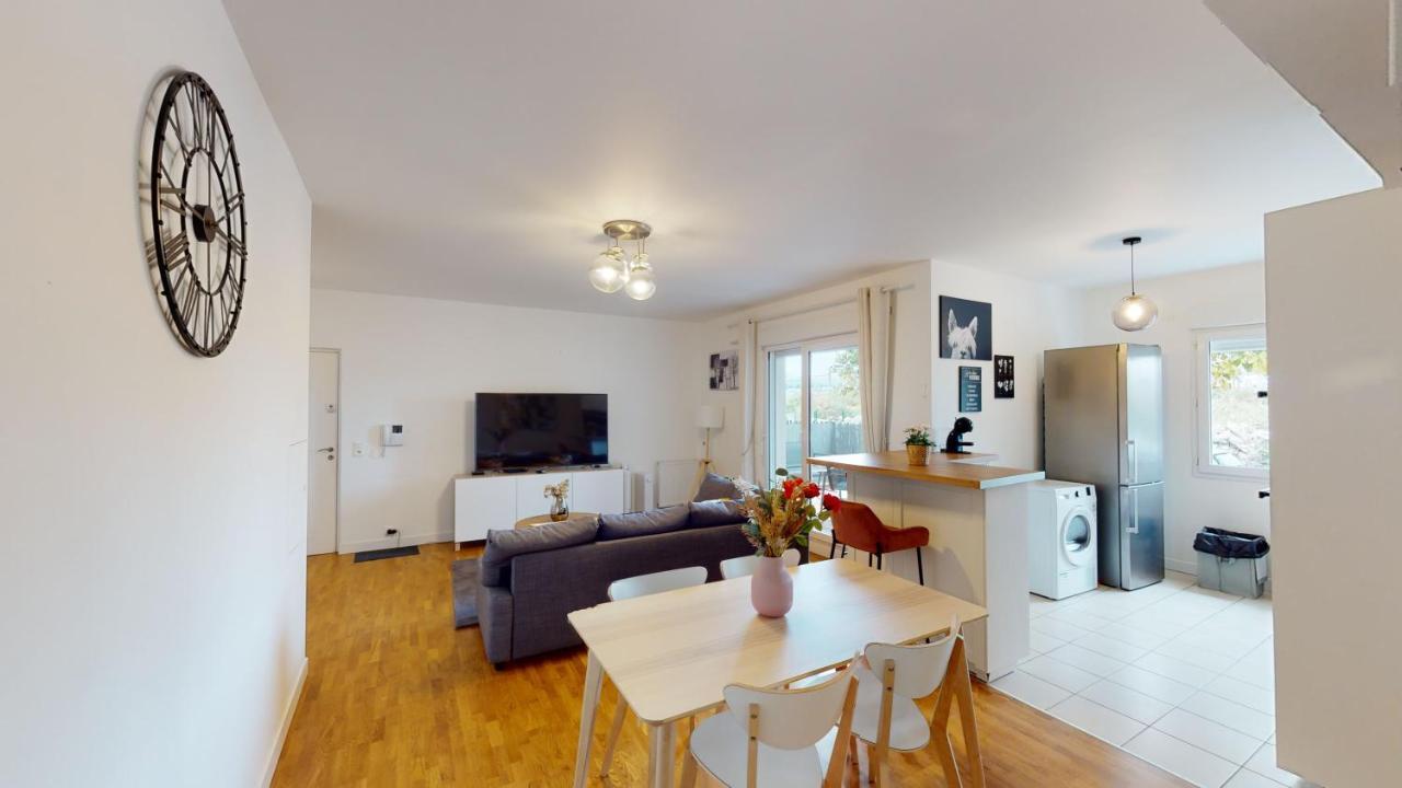 Appartamento Live Like A Local Stylish 2Br With Balcony & Parking Saint-Denis  Esterno foto