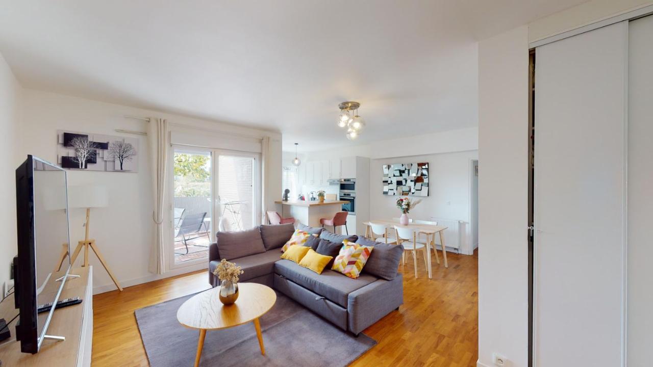 Appartamento Live Like A Local Stylish 2Br With Balcony & Parking Saint-Denis  Esterno foto