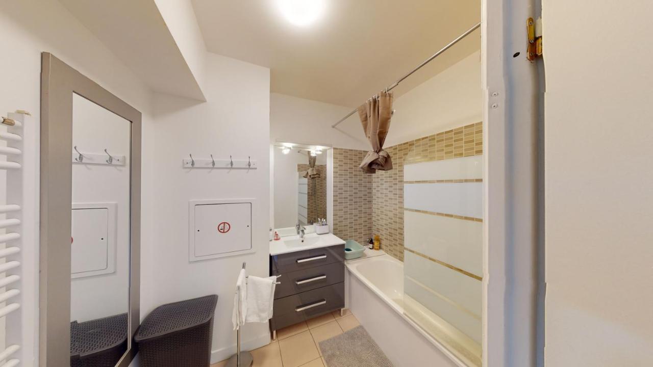 Appartamento Live Like A Local Stylish 2Br With Balcony & Parking Saint-Denis  Esterno foto