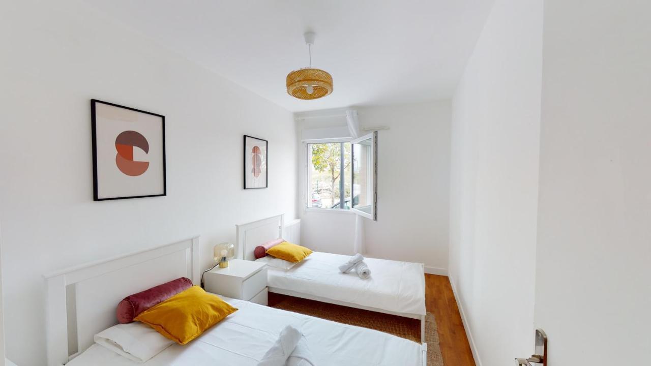 Appartamento Live Like A Local Stylish 2Br With Balcony & Parking Saint-Denis  Esterno foto