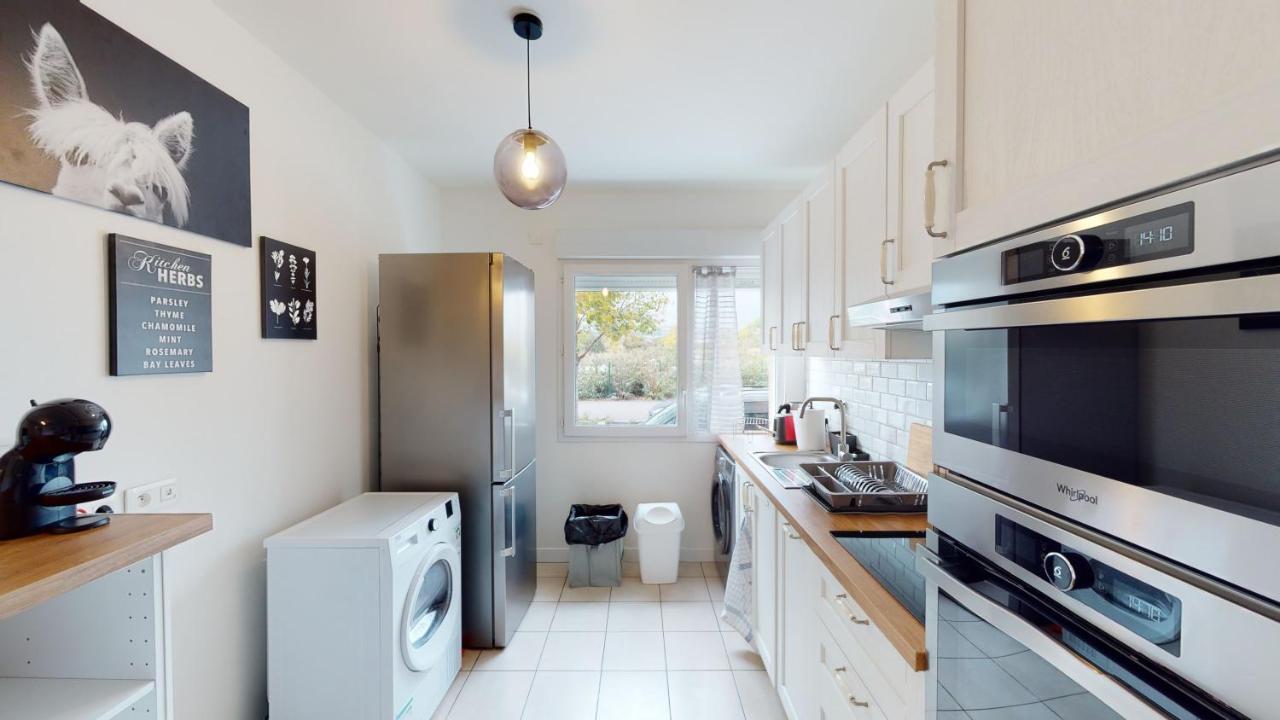 Appartamento Live Like A Local Stylish 2Br With Balcony & Parking Saint-Denis  Esterno foto