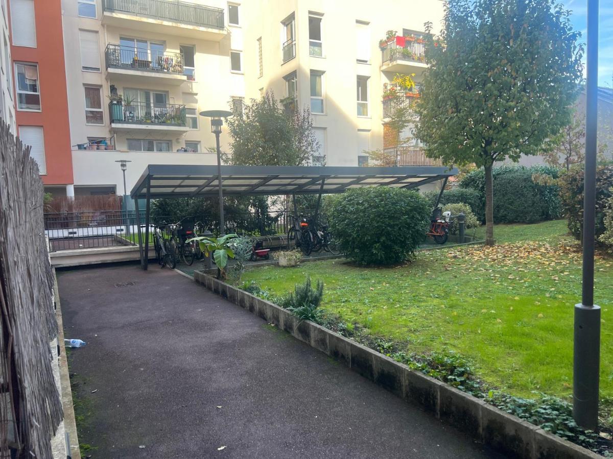 Appartamento Live Like A Local Stylish 2Br With Balcony & Parking Saint-Denis  Esterno foto
